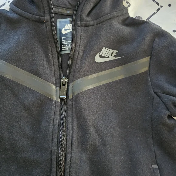 Nike Tech Fleece Full-zip Hoodie and Jogger Set In Black, Size 6-7 - Picture 3 of 10